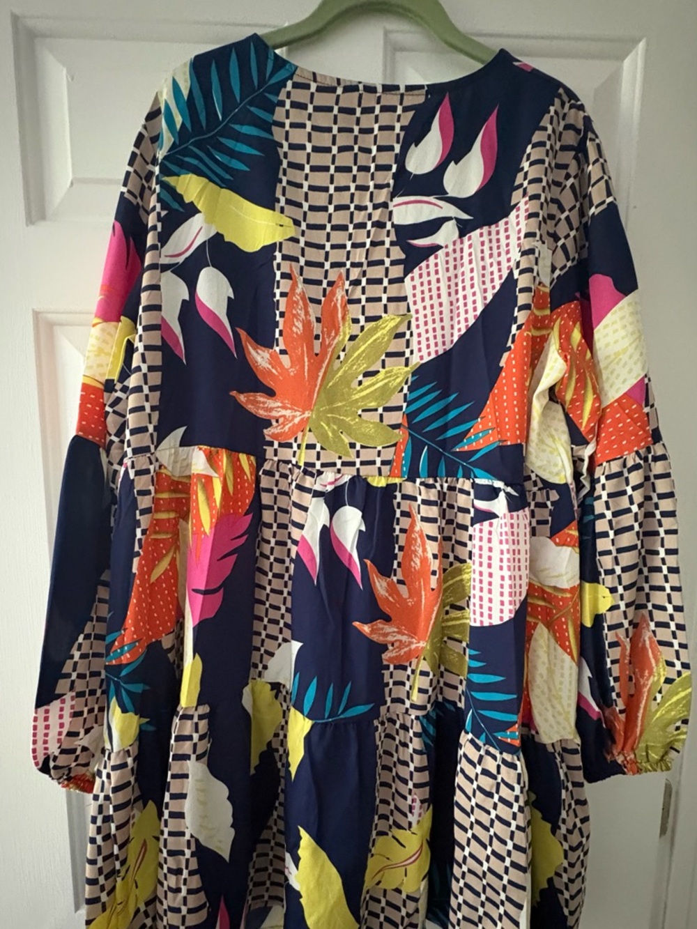 New Colorful Hawaiian Print Long Sleeve v Neck Baby Doll Tiered Dress. Size XL - Picture 2 of 8
